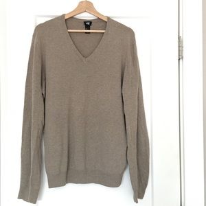 H & M V neck sweater